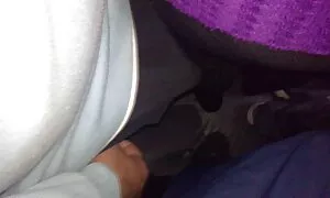 अजनबियन द्वारा मेट्र ...