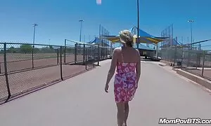 एक तंग शरीर के साथ ए ...