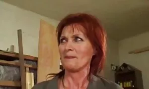 लाल बाल वाली दादी घर ...