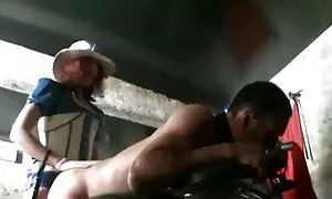 स्ट्रैपॉन प्रेमी ओकर ...